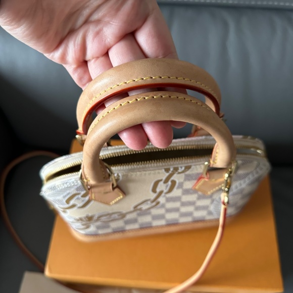 Louis Vuitton Alma BB of 2023 - Picture 9 of 14